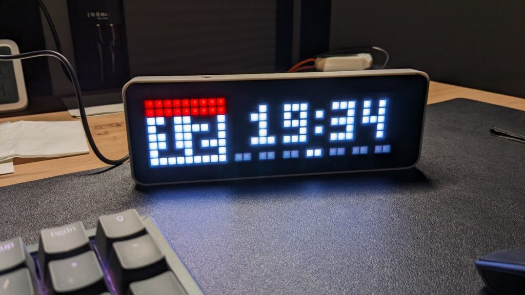 AWTRIX Light auf einer Ulanzi Smat Pixel Uhr