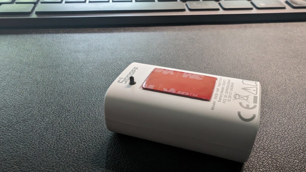 Manipulations-Sensor auf der Rückseite des SONOFF SNZB-04P