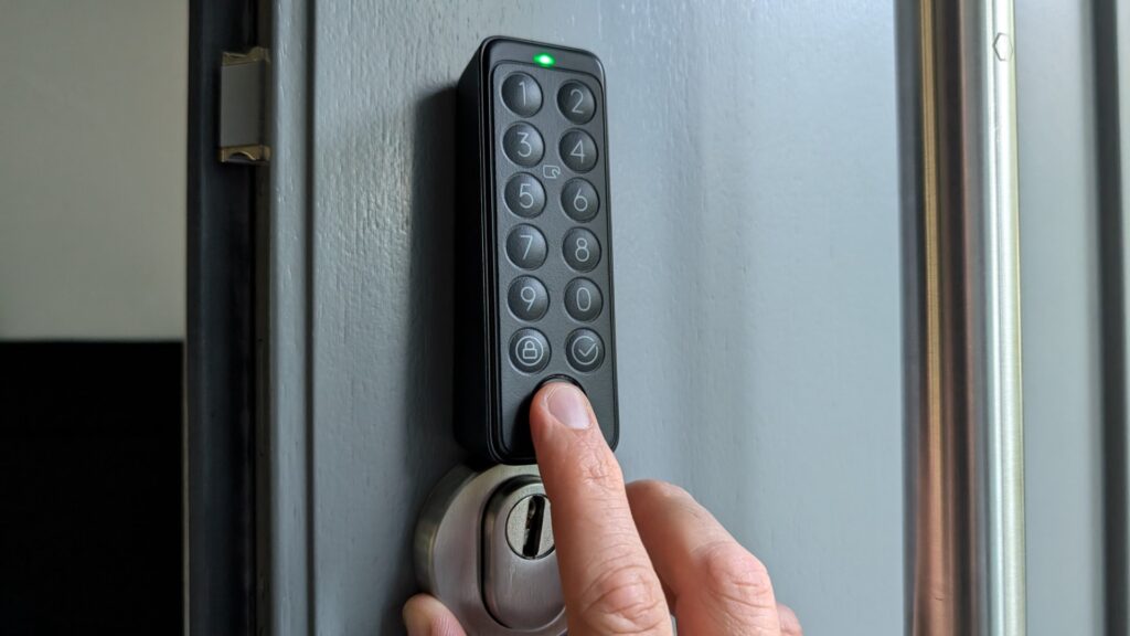 SwitchBot Keypad Touch mit Fingerabdrucksensor