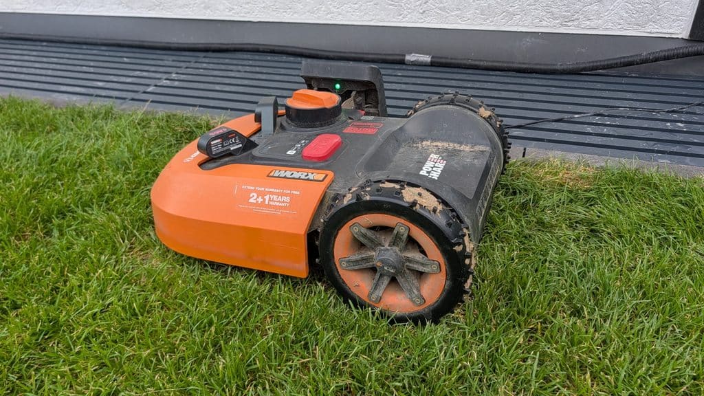 Wie smart darf mein Garten eigentlich sein? Alt aber tuts noch recht gut: Unser Mähroboter von WORX