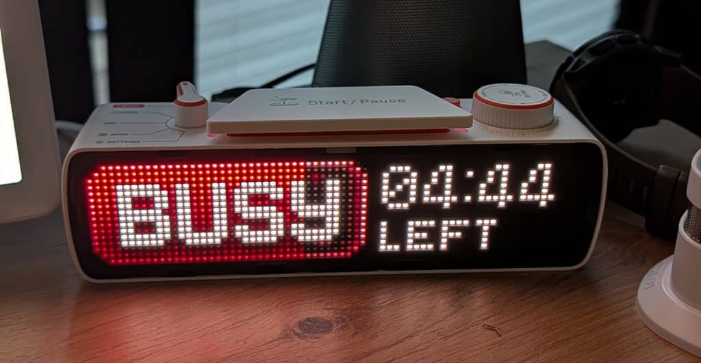 Modbus-Liebe, Pixel-Uhren und ein ESP32, der mit Feuer läuft Die BUSY Bar von Flipper Zero steht seit ein paar Tagen auf meinem Schreibtisch