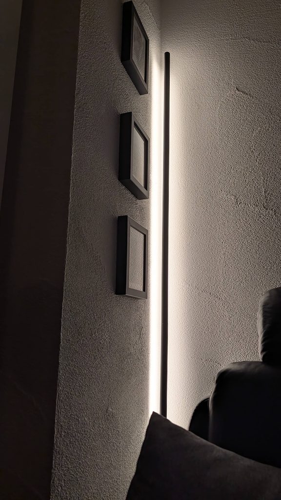 Floor Corner Slim im Alltag Schicke, indirekte Beleuchtung der Wand