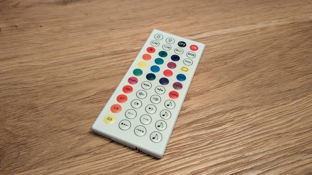 Floor Corner Slim im Alltag 44 Tasten bieten viele Möglichkeiten über die enthaltene Fernbedienung